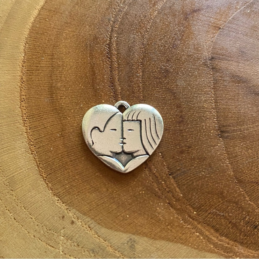 RETIRED James Avery boy and girl kissing charm, sterling silver 💕